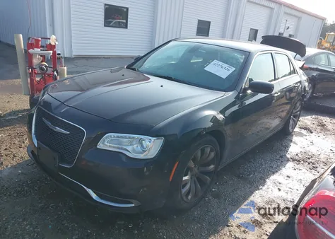 2017 Chrysler 300 Limited z USA, uszkodzony, nr VIN 2C3CCAAG8HH625845